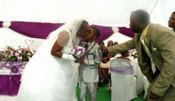 8-летний мальчик женился на 61-летней женщине