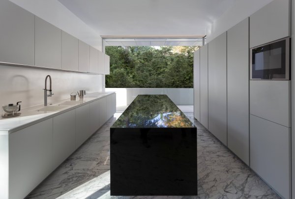 Дом из стекла и алюминия в Мадриде