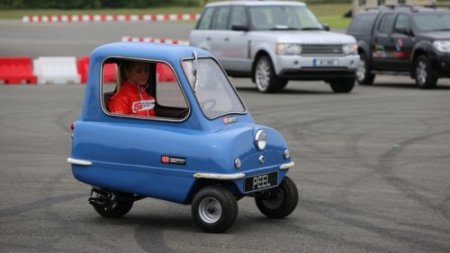 Крошка-автомобиль Peel P50