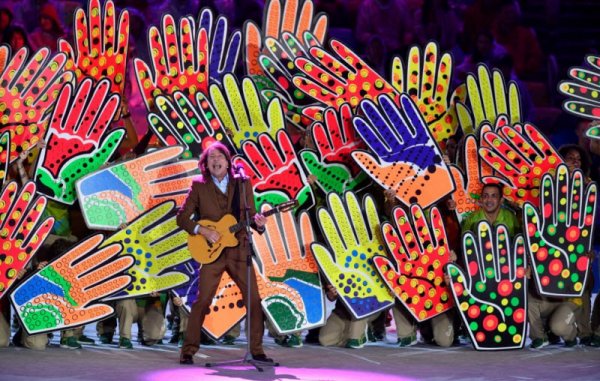 Увлекательные кадры с закрытия Летних Олимпийских игр в Рио 2016 года