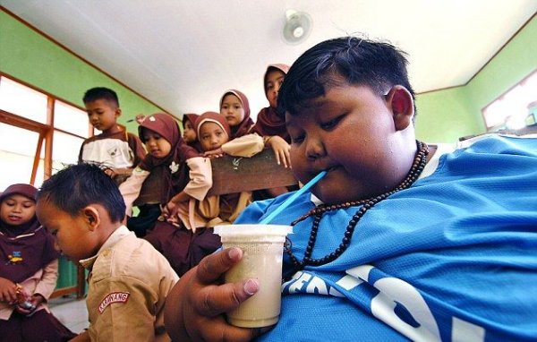 Самый толстый в мире мальчик заново научился ходить и отправился в школу