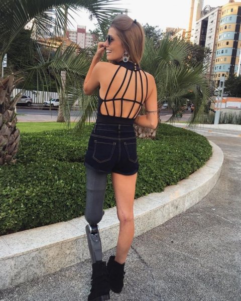 Паола Антонини — бразильская модель, потерявшая ногу в аварии и вдохновляющая людей своей красотой