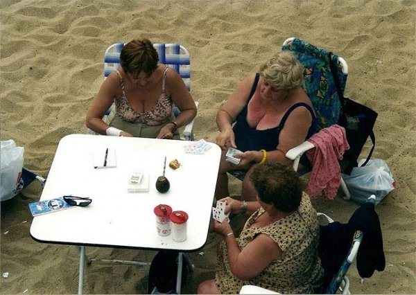 Сексуальнее некуда: горячие фотографии, показывающие жизнь на пляжах Чили в 80-х