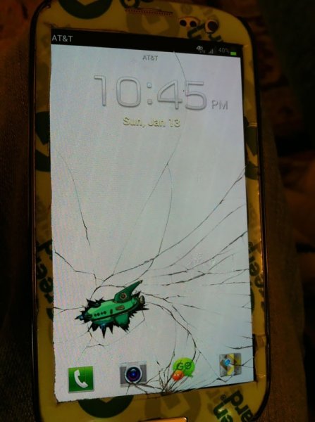 Креативные люди, доказавшие, что разбитый экран телефона это не проблема