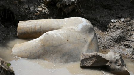В Каире обнаружена колоссальная 3000-летняя статуя фараона