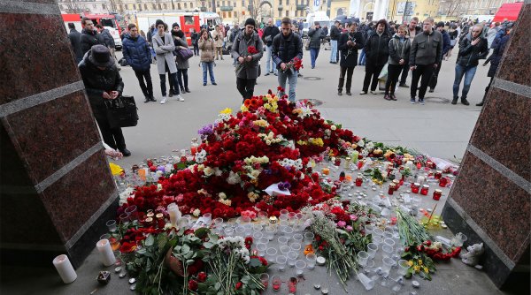  Фото: Памяти жертв теракта в метро Петербурга