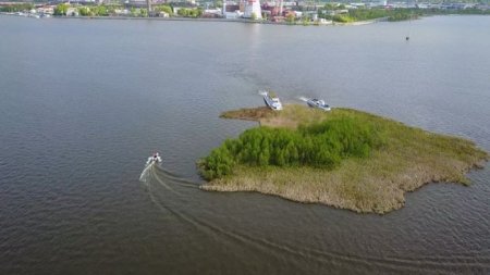 В Ижевске появился дрейфующий остров