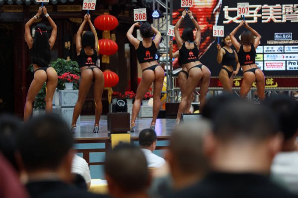 Фоторепортаж: Конкурс «Мисс Бум Бум» в Китае