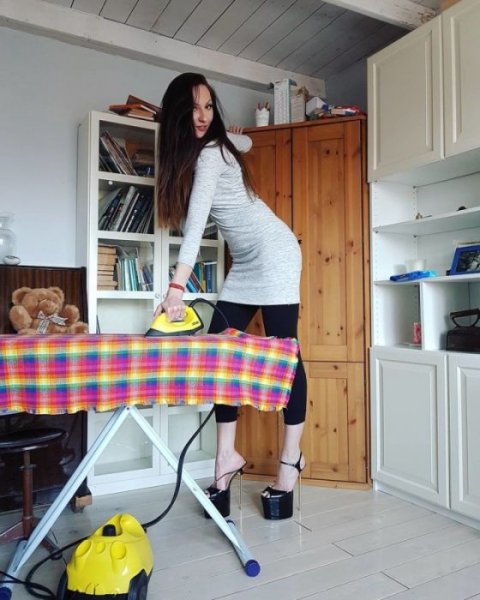 Россиянка Екатерина Лисина подала заявку на титул женщины с самыми длинными ногами в мире