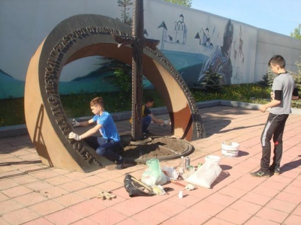 Школьники из Верхней Пышмы реставрируют заброшенные памятники героям ВОВ
