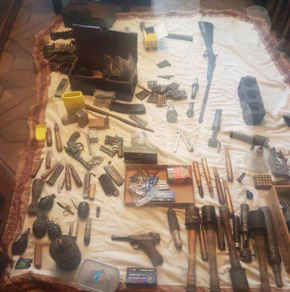 Московский инвалид-колясочник собрал внушительную коллекцию оружия