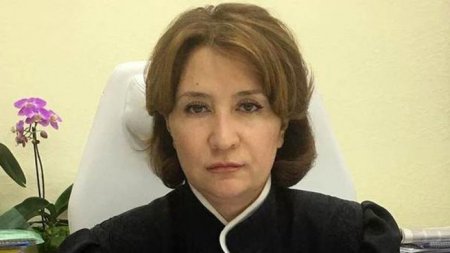 В сети опубликовали фото судьи Елены Хахалевой с ворами в законе