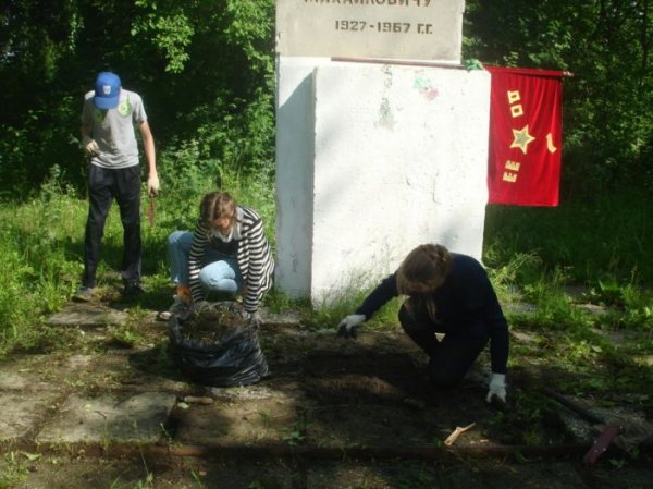 Школьники из Верхней Пышмы реставрируют заброшенные памятники героям ВОВ