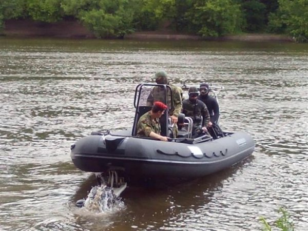 Водолазы Росгвардии обнаружили оружейный арсенал на дне Москва-реки