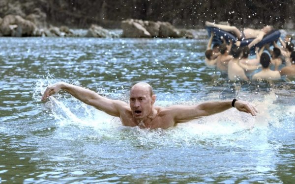 Фото Жириновского в бассейне с мальчиками взорвало интернет
