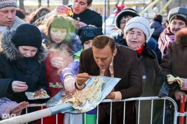 Навальный с лапшой «Доширак» стал героем фотожаб и мемов