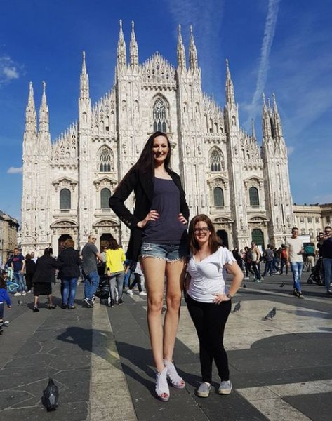 Екатерина Лисина признана самой высокой моделью в мире и женщиной с самыми длинными в мире ногами