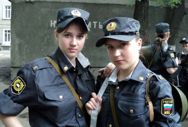 Девушки на страже порядка