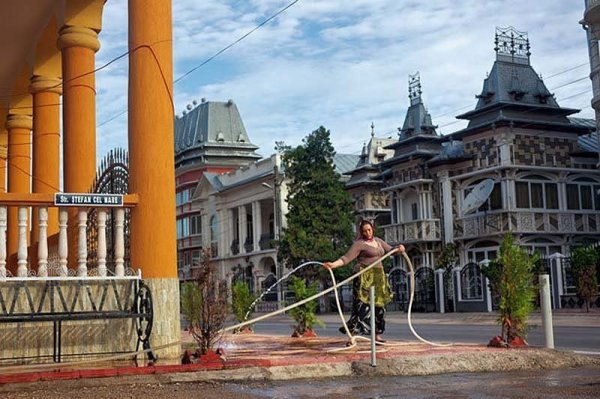 Простая жизнь цыганских миллионеров из города Бузеску