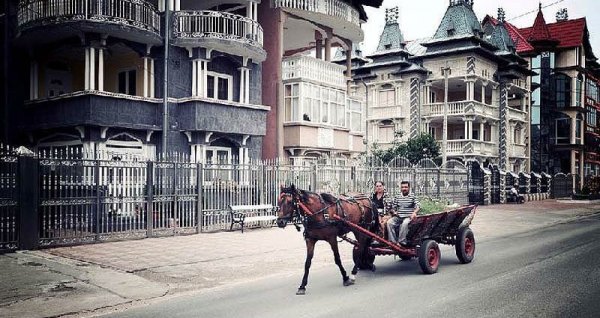 Простая жизнь цыганских миллионеров из города Бузеску