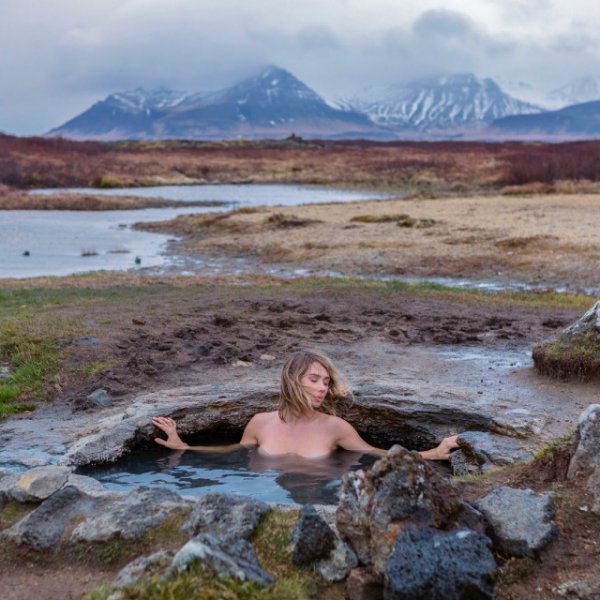 Свежие фотки путешествующей модели Сары Андервуд