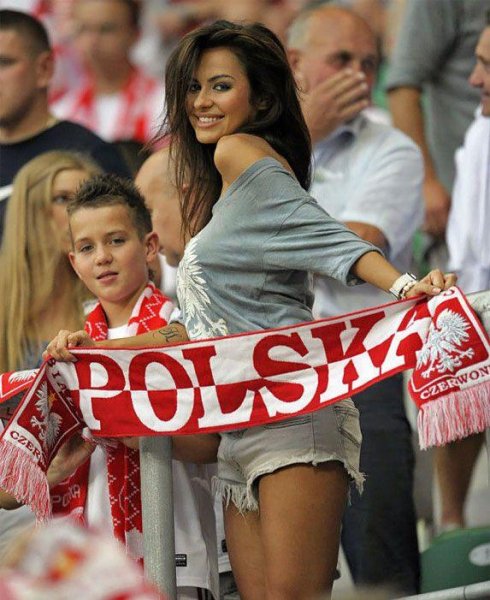 Польша отправила на чемпионат мира самых красивых болельщиц
