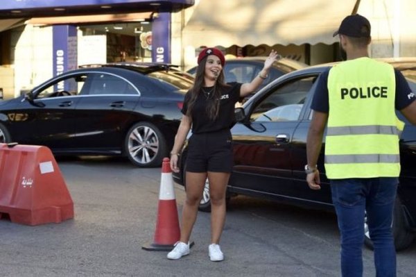 Летняя форма девушек-полицейских в Ливане