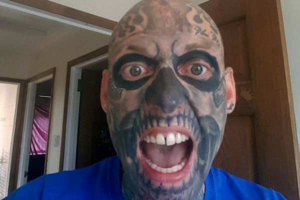 Чудик потратил $36 000, чтобы забить себя 600 татуировками, и не собирается останавливаться