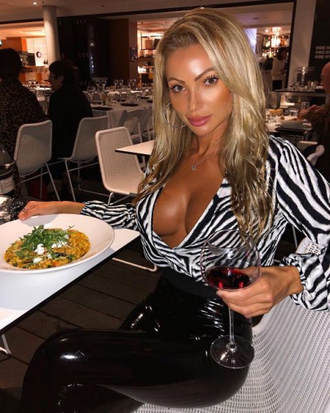 Австралийская модель и фитнес-тренер Эбби Даус (Abby Dowse) на фото из Instagram