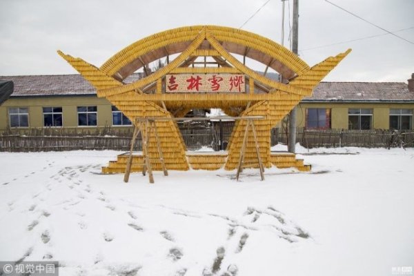 Китайский дом из тысяч кукурузных початков