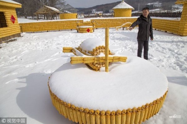 Китайский дом из тысяч кукурузных початков