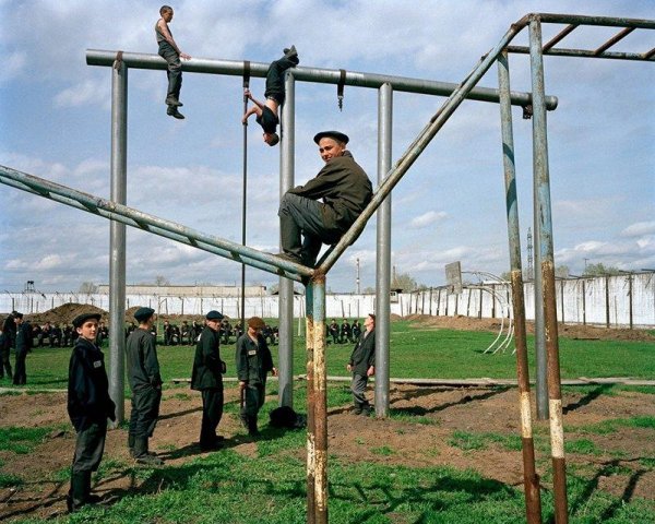 Жизнь малолетних заключенных в колониях Сибири