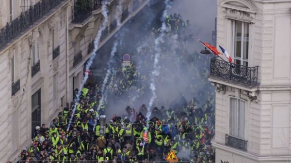 Протесты во Франции в фотографиях