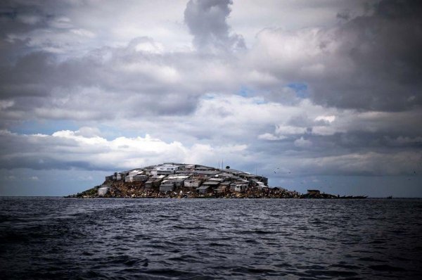 Яблоку негде упасть: остров Мгинго с самой высокой плотностью населения