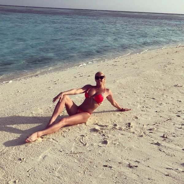 42-летняя российская балерина и танцовщица Анастасия Волочкова отдыхает на Мальдивах