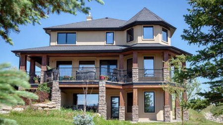 Канадка отдает дом стоимостью 1,7 миллиона долларов за сочинение