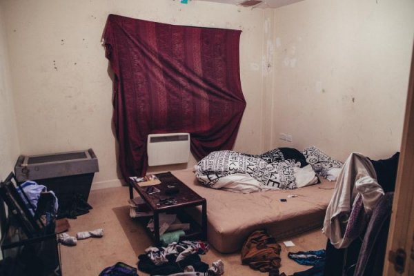 Хуже холостяцкой берлоги: 5 ужасных квартир, в которых живут девушки