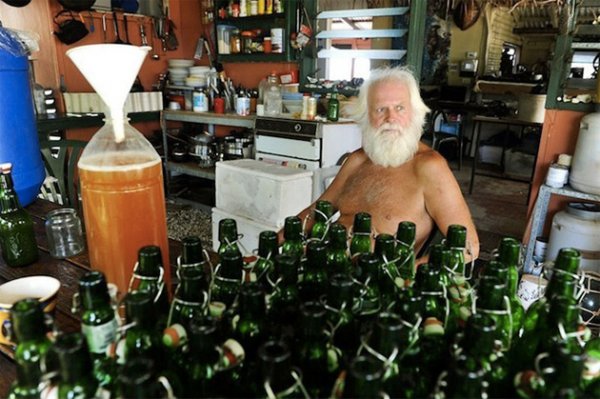 Разорившийся миллионер из Австралии 20 лет живет на необитаемом острове