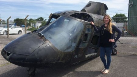 Британка потратила £10 000, чтобы превратить старый вертолет в кинотеатр
