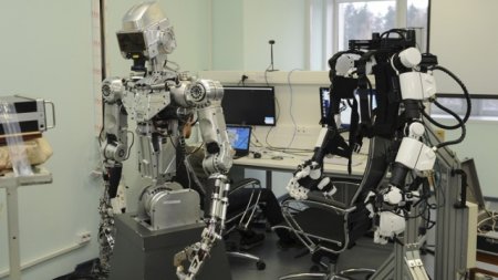 Российский антропоморфный робот для выполнения сложных задач в космосе