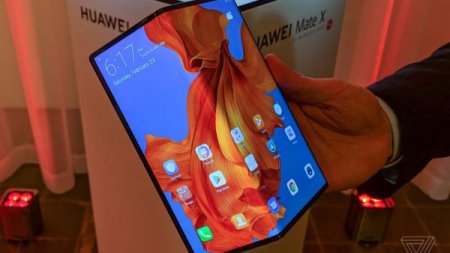 Смартфон Huawei с гибким экраном за $ 2600