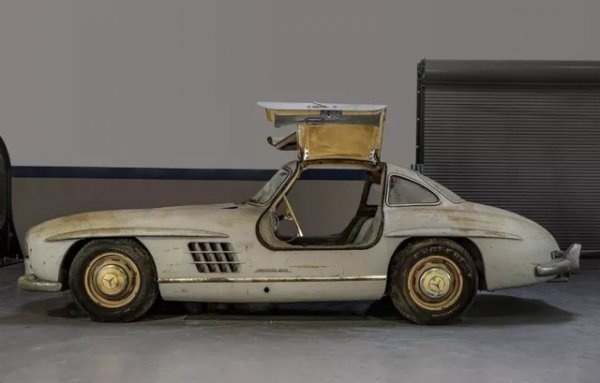 Уникальный Mercedes-Benz 300SL Gullwing, который простоял в гараже 60 лет