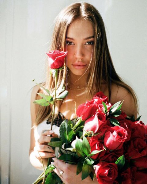 22-летняя американская модель Алексис Рэн (Alexis Ren) на фото в Instagram