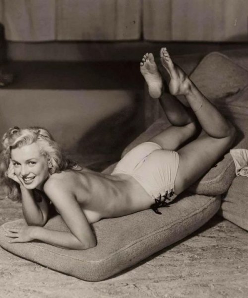 Редкие эротические фотографии Мэрилин Монро в самом начале ее карьеры