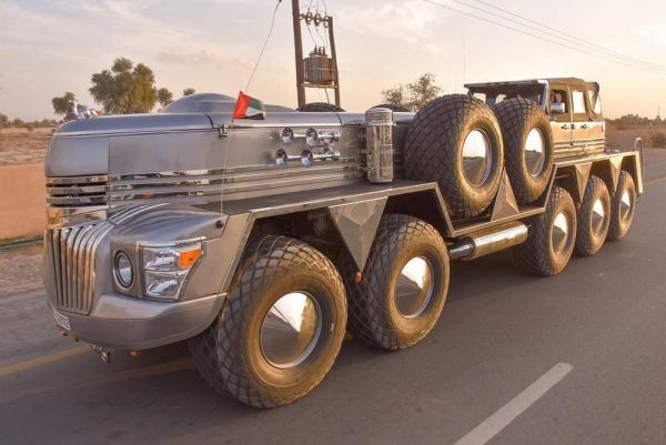 Для шейха построили десятиколесный автомобиль из военного грузовика и джипа