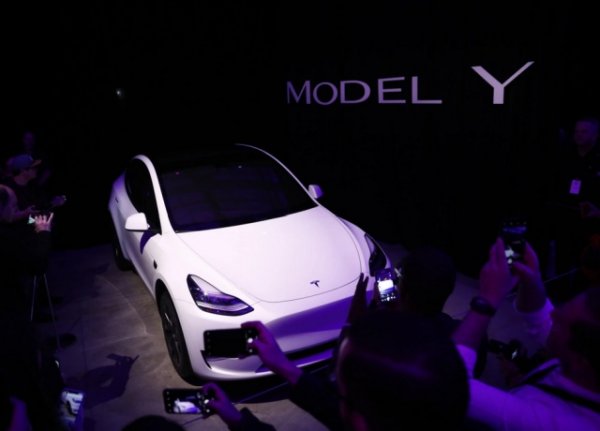 Tesla представила компактный электрический кроссовер Model Y