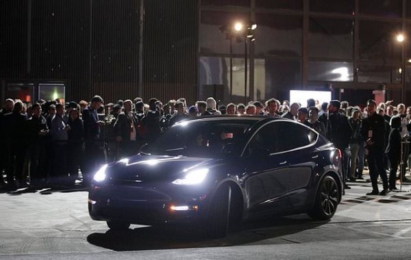 Tesla представила компактный электрический кроссовер Model Y