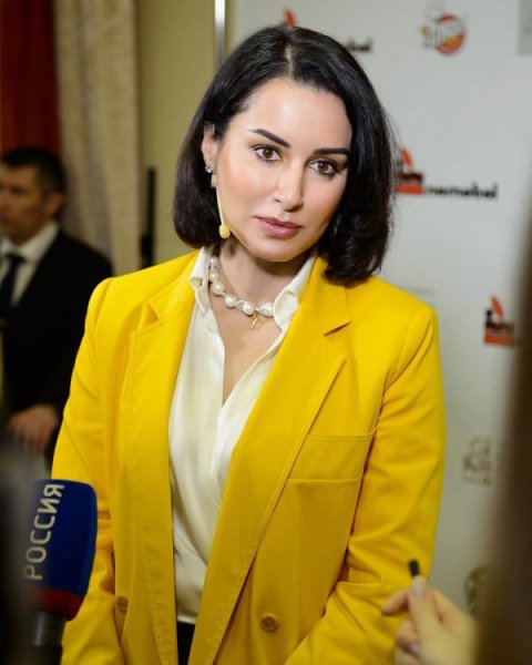43-летняя российская журналистка, телеведущая, продюсер и общественный деятель Тина Канделаки на фото в Instagram