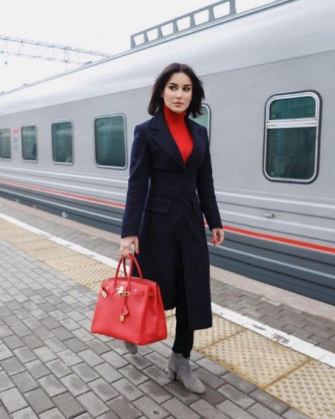 43-летняя российская журналистка, телеведущая, продюсер и общественный деятель Тина Канделаки на фото в Instagram