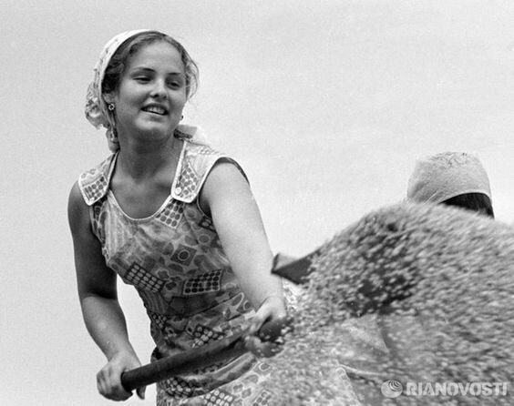 Фото девушек времен СССР, в основном 70-80 годы